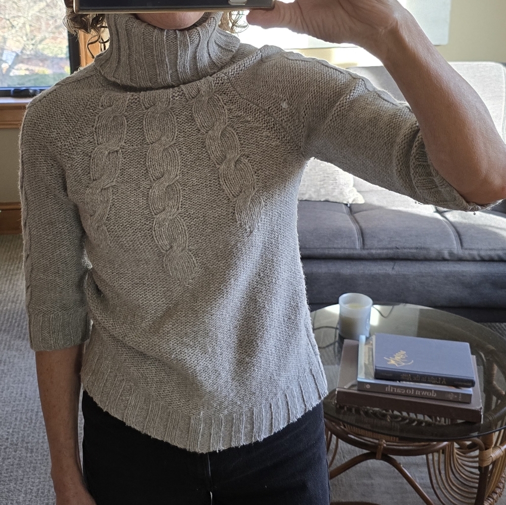 GAP Light Gray Cable Knit Turtleneck Sweater | XS